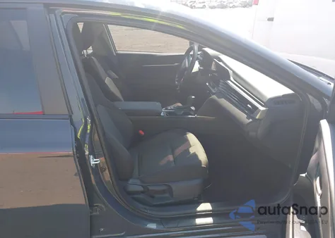 2025 Toyota Camry Le z USA, uszkodzony, nr VIN 4T1DAACK2SU525425